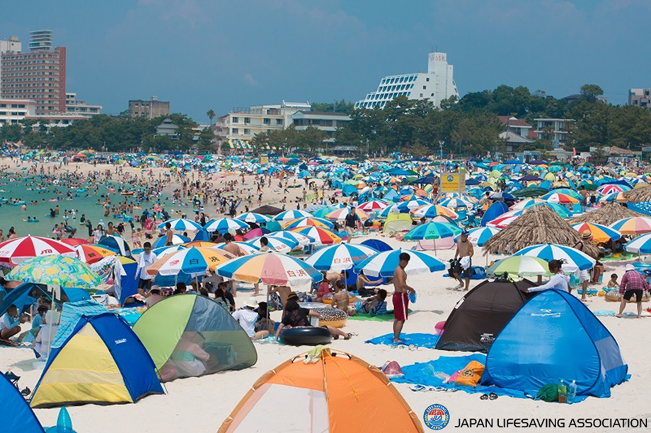 Japan Lifesaving association photograph of a busy beach